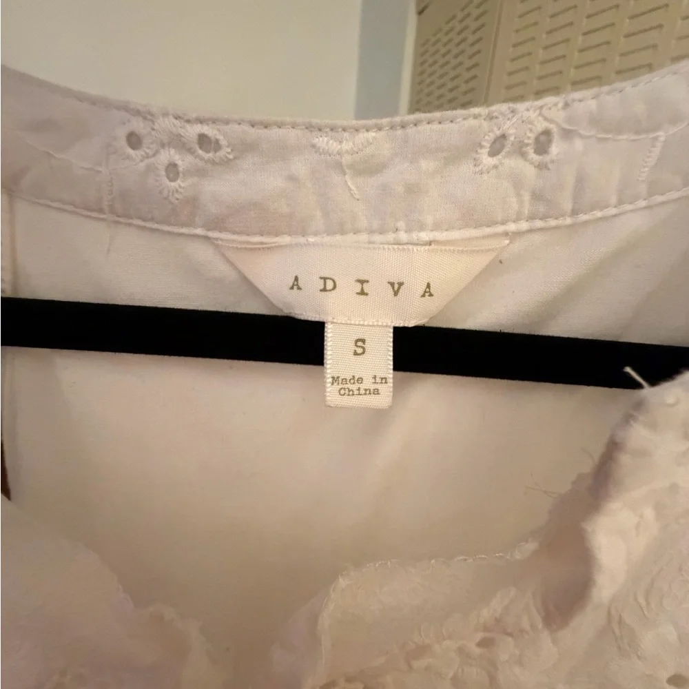 Adiya White Eyelet Lace Sleeveless Top – Size Small - Picture 4 of 5